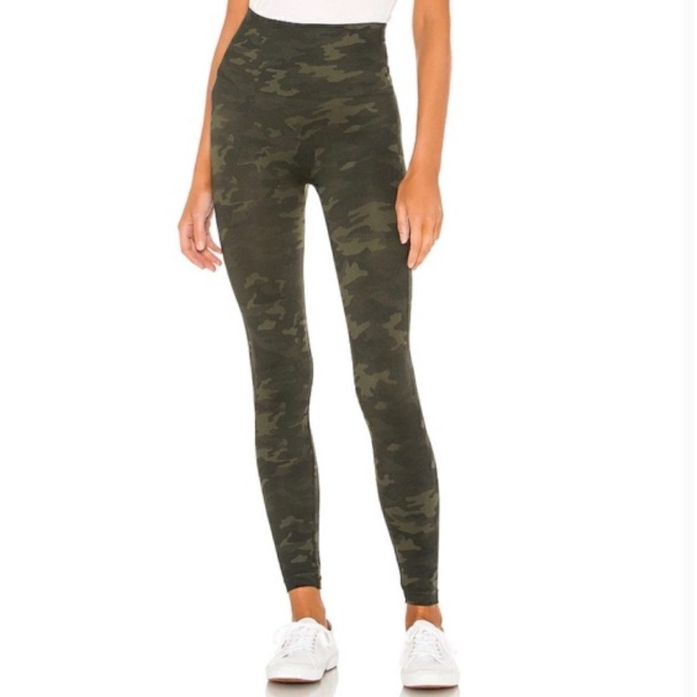 ❤️ Spanx green camo Look at ne now leggings, Size XL/TG B70